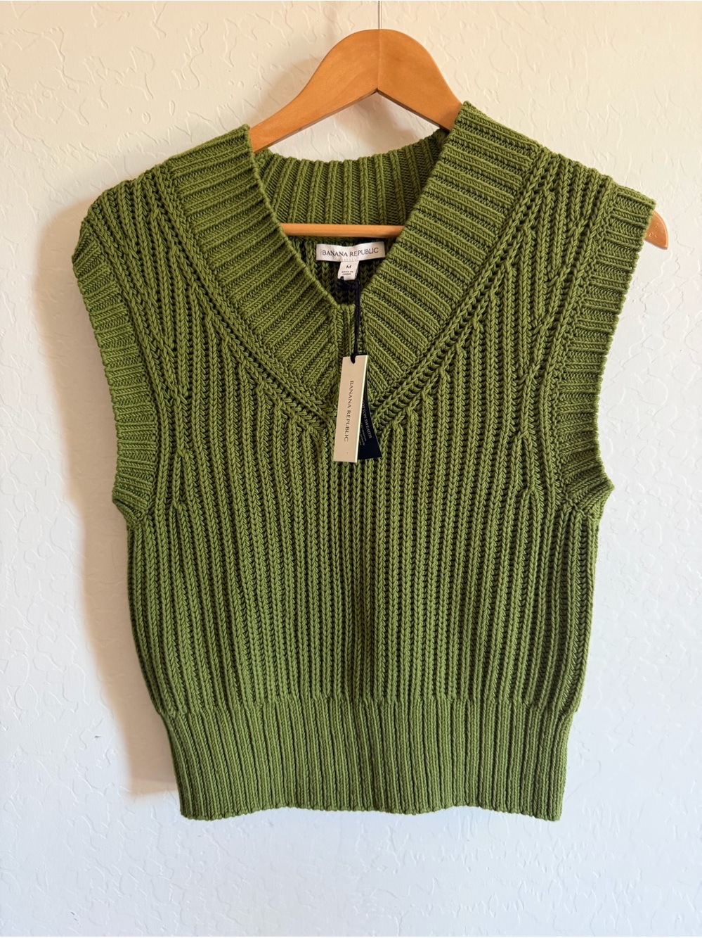 Banana Republic Olive Green Ribbed Knit Sleeveless Sweater Vest NWT M